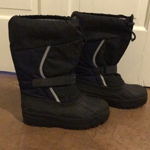 LL Bean kids snow boots - size 5
